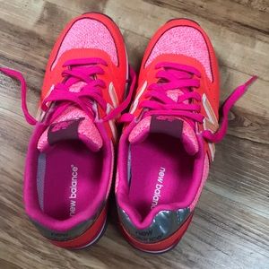 New balance tennis shoes